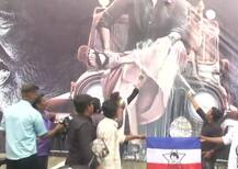 રજનીકાન્તની \'કાલા\'નો પહેલો શો સવારે 4 વાગ્યે હોવા છતાં હજારો દર્શકોની ભીડ, રજનીના પોસ્ટરની આરતી ઉતારાઈ, દૂધથી સ્નાન કરાવાયું