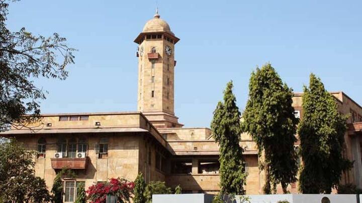 કોલેજોમાં પ્રવેશ, પરીક્ષા અને પરિણામમાં એક સૂત્રતા જળવાઈ રહે તે માટે શિક્ષણ વિભાગે કોમન કેલેન્ડર જાહેર કર્યું છે. જો કે, મેડિકલ અને ફાર્મસી કોલેજોને આ નિમય લાગું નહિ પડે.