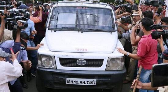 ઉલ્લેખનીય છે કે, પુણે પોલીસે 1લી જાન્યુઆરી 2018ના રોજ પુણેના ભીમા-કોરેગાંવમાં ભડકેલી હિંસાના મામલે રોના જૈકબ વિલ્સન, સુધીર ઢાવલે અને સુરેન્દ્ર ગડલિંગ સહિત પાંચ લોકોની ધરપકડ કરી હતી. 