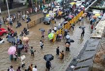 મુંબઈમાં ફરી શરૂ થયો ધોધમાર વરસાદ, અનેક વિસ્તારો પાણીમાં ગરકાવ, આવા થયા લોકોના હાલ