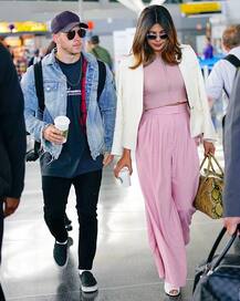 અફેરની ખબરો વચ્ચે ન્યૂયોર્ક એરપોર્ટ પર કોની સાથે જોવા મળી પ્રિયંકા ચોપરા, જુઓ તસવીરો