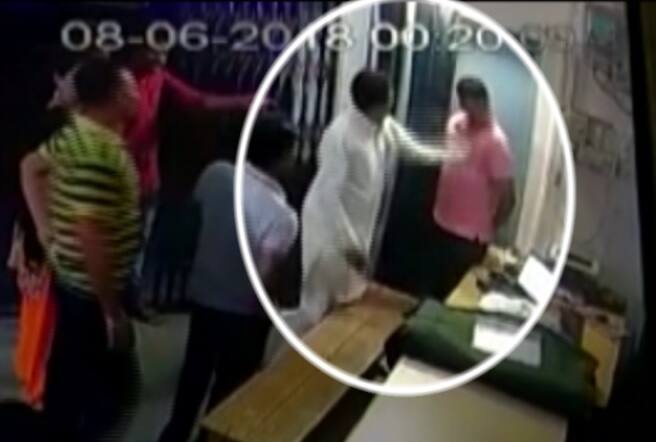 ભોપાલ: મધ્ય પ્રદેશમાં ભારતીય જનતા પાર્ટીના એક ધારાસભ્યનો ગુડાગર્દીનો વીડિયો સામે આવ્યો છે. વીડિયોમાં ભાજપના ધારાસભ્ય ચંપાલાલ દેવડા શિવરાજ સિંહ સરકારની પોલીસના એક કોન્સટેબલને થપ્પડ મારતા જોવા મળી રહ્યા છે, ધારાસભ્ય પર કોન્સટેબલને જાનથી મારી નાખવાની ધમકી આપવાનો પણ આરોપ છે.