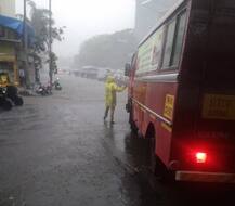 મુંબઈમાં ફરી શરૂ થયો ધોધમાર વરસાદ, અનેક વિસ્તારો પાણીમાં ગરકાવ, આવા થયા લોકોના હાલ