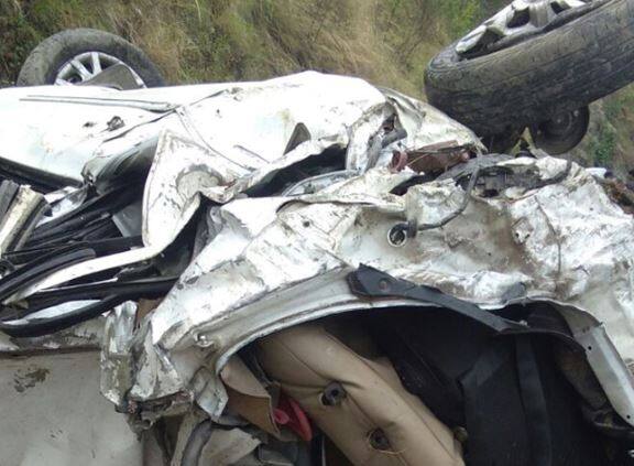 આ દુર્ઘટનામાં પપ્પુ કાર્કી ઉપરાંત ગોનિયોરો ગામના રહેવાસી ગોનિયા (26) અને પુષ્કર (25)નું મોત થયું હતું. દુર્ઘટના બાદ સ્થાનિક લોકોએ 108 નંબર પર ફોન કરી માહિતી આપી હતી, પરંતુ એમ્બ્યુલન્સ આશરે એક કલાક બાદ આવી હતી. જે બાદ ઘાયલોને હોસ્પિટલમાં પહોંચાડવામાં આવ્યા હતા.