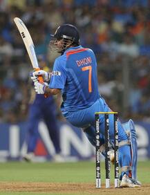 વર્લ્ડ કપ 2011ની ફાઇનલનું સેહવાગે ખોલ્યું મોટું રહસ્ય, કહ્યું- સચિનના કહેવા પર યુવરાજ પહેલાં બેટિંગમાં ઉતર્યો હતો ધોની