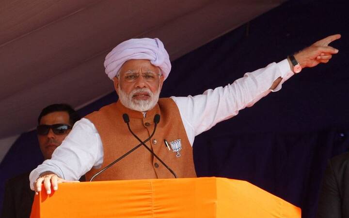 ખેડાએ મોદીની ટિકા કરતાં કહ્યું કે, ‘તેઓ ચૂંટાયેલા સભ્ય છે અને બંધારણ પ્રત્યે નિષ્ઠાના શપથ લીધા છે. તેમ છતાં તેઓ બિનસત્તાવાર સ્ત્રોતોથી મળેલી જાણકારીના આધારે નિવેદન આપીને પાર્ટીને તુચ્છ લાભ અપાવવા પદની ગરિમા જાળવતા નથી.