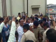 ખેડૂતોના સમર્થનમાં કોંગ્રેસનો જોરદાર વિરોધ, ધાનાણીની ટીંગાટોળી કરી લઇ ગઇ પોલીસ