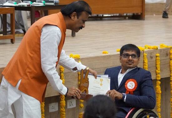 અમદાવાદ: ગુજરાતમાં સૌપ્રથમ વખત દિવ્યાંગ દીકરીના ‘કલગી ફાઉન્ડેશન’ દ્વારા ગુજરાતના વિવિધ ક્ષેત્રમાં નામના મેળવનાર 30 દિવ્યાંગોનો દિવ્યાંગ રત્ન એવોર્ડ દ્વારા સન્માન કરવાનો ખાસ કાર્યક્રમ ૯ જૂને રાખવામાં આવ્યો હતો. 