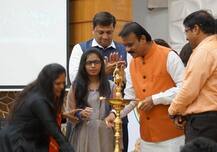 ગુજરાતની બ્રાન્ડ એમ્બેસેડર દિવ્યાંગ દીકરીના ‘કલગી ફાઉન્ડેશન’ દ્વારા 30 દિવ્યાંગોને એવોર્ડથી સન્માન કરાયા