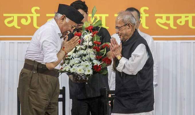 મુંબઈ: શિવસેના પ્રમુખ ઉદ્ધવ ઠાકરે ભાજપના રાષ્ટ્રીય અધ્યક્ષ અમિત શાહ સાથે મુલાકાત બાદ પણ જાહેરાત કરી ચુક્યા છે કે 2019માં શિવસેના એકલા ચૂંટણી લડશે. આ પ્રકારના રાજકીય માહોલ વચ્ચે શિવસેના તરફથી એક મોટું નિવેદન સામે આવ્યું છે. શિવસેનાના નેતા સંજય રાઉતે કહ્યું 2019માં ત્રિશુંકા લોકસભા થવાની સ્થિતિમાં ભાજપ અને આરએસએસ પ્રણવ મુખર્જીને PM પદના ઉમેદવાર બનાવી શકે છે.