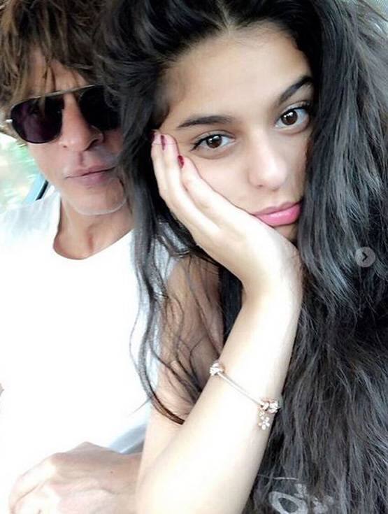 સુહાના વિદેશમાં અભ્યાસ કરે છે.પપ્પા શાહરૂખે પણ અભ્યાસ પૂર્ણ કર્યા બાદ તેન ફિલ્મોમાં કામ કરવાની મંજૂરી આપી દીધી છે. 