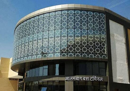 આખું બસ ટર્મિનલમાં એસીની પણ સુવિધા છે. આ બસ ટર્મિનલ પરથી દરરોજ 750 બસોનું સંચાલન થશે. ગોરખપુર, વારાણસી, અલ્હાબાદ, આગરા, મેરઠથી લઈને દિલ્હી સુધીની બસો અહીંથી દોડશે. 