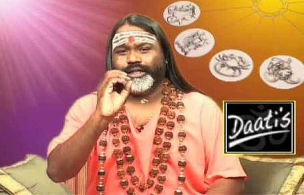 પીડિતાએ એમ પણ કહ્યું કે દુષ્કર્મ બાદ દાતી મહારાજે તેને આ વાત કોઈને ન કહેવાની ધમકી આપી હતી. બીજી તરફ પીડિતાના પિતાએ જણાવ્યું કે તે સમયે તેઓએ પોતાની દીકરીને દાતી મહારાજના સંરક્ષણમાં તેમના આશ્રમમાં જ છોડી દીધી હતી.