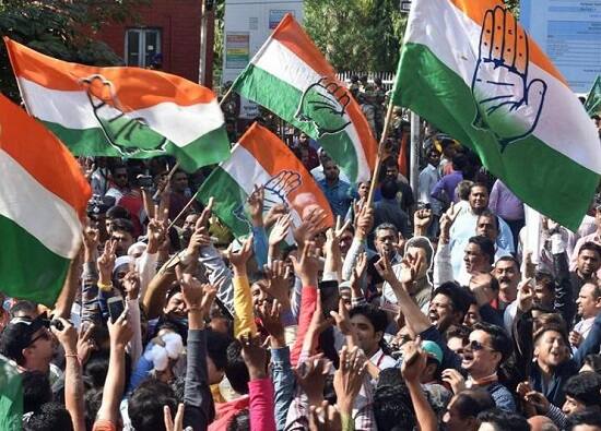 ભાજપના ચાર સભ્યોના ક્રોસ વોટીંગથી ભાજપમાં સન્નાટો જોવા મળ્યો હતો. જ્યારે કોંગ્રેસે ભાજપ પાસેથી નગરપાલિકા હસ્તક કરી લેતાં કાર્યકરોમાં આનંદનું મોજું ફરી વળ્યું હતું. છેલ્લા ઘણો વર્ષો બાદ કલોલ નગરપાલિકા પર કોંગ્રેસે કબ્જે મેળવ્યો છે. 