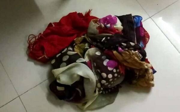 નંદેસરી પોલીસ આજે અનગઢ ગામમાં પહોંચી હતી અને ક્લિનિકમાં તપાસ હાથ ધરી હતી. જેમાં ઘણી એવી વસ્તુઓ મળી આવી હતી. પોલીસ ક્લિનિક પર આવતાં જ લોકોનાં ટોળાં વળ્યાં હતાં.