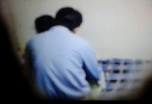 દિલીપે જણાવ્યું હતું કે, કમ્પાઉન્ડર ડોક્ટર પ્રતિક જોષીના ક્લિનિકમાં નોકરી કરતો હતો જોકે લગ્ન હોવાથી કમ્પાઉન્ડરે ડોક્ટર પાસે 50 હજાર રૂપિયા લીધા હતા જે દિલીપે અડધા પરત કરી દીધા હતા. મેં આ વીડિયો વાયરલ કર્યા નથી.