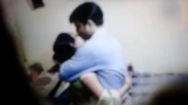 બહારના ડોક્ટર આ રીતે મહિલા દર્દીઓ સાથે સેક્સ માણતા હોય તે બિલકુલ ખોટું જ છે ને. અમારા ગામમાં આવું બધું થોડું ચાલે. આ બધો ભાંડો ફૂટ્યો એટલે ડોક્ટરને ગામમાંથી કાઢી મૂક્યા હતાં તેવું કમ્પાઉન્ડર દિલીપે જણાવ્યું હતું.