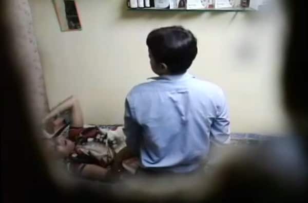 પોલીસ સુત્રોએ જણાવ્યું હતું કે વીડિયો વાયરલ થવાના મુદ્દે અનગઢના ડેપ્યુટી સરપંચ મહેન્દ્ર કાંતિ ગોહિલ તથા વિક્રમ જયંતી પરમારની ધરપકડ કરવામાં આવી હતી. ડોક્ટર પાસે ખંડણી મંગાઇ હતી કે કેમ તે દિશામાં પોલીસની તપાસ હાલ ચાલી રહી છે. જ્યારે કમ્પાઉન્ડર દિલીપ ગોહિલે પાંચ લાખ માગ્યાની ચર્ચાઓ પણ ચાલી રહી છે જોકે દિલીપે આ વાતને તદ્દન ખોટી ગણાવી હતી. 