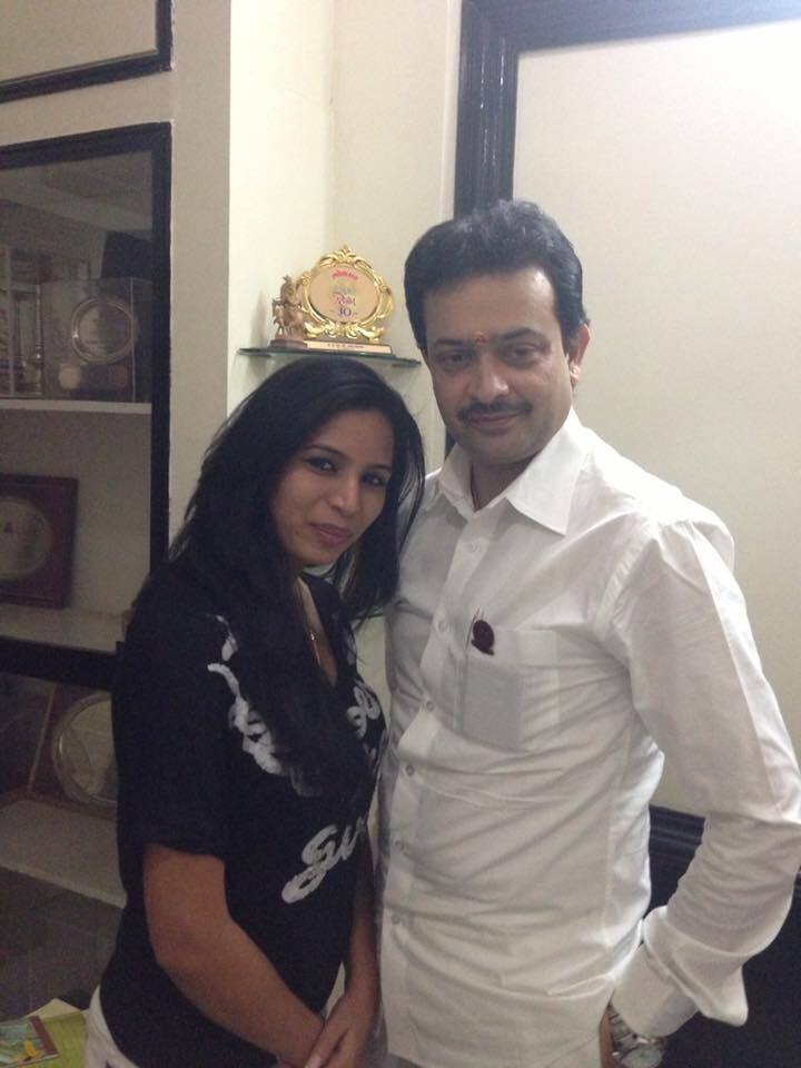 નવી દિલ્હીઃ રાષ્ટ્રસંતનો દરજ્જો પ્રાપ્ત ભય્યૂજી મહારાજે કથિત રીતે મધ્યપ્રદેશના ઇન્દોમાં પોતાની જાતે ગોળી મારીને આત્મહત્યા કરી લીધી છે. જોકે, ગંભીર રીતે ઘવાયા બાદ ભય્યૂજી મહારાજને એક ખાનગી હૉસ્પીટલમાં સારવાર માટે દાખલ કરવામાં આવ્યા જ્યાં ડૉક્ટરોએ તેમને મૃત જાહેર કર્યા હતા.