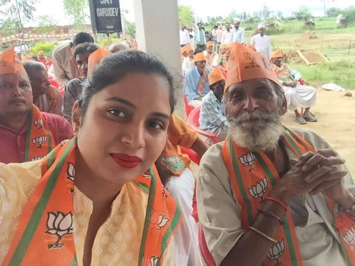 મલ્લિકાએ આરોપ લગાવ્યો છે કે ભય્યૂજીએ મને મોહજાળમાં ફસાવી હતી, અને છુપાઈને બીજા નંબર પરથી ફોન કરીને હેરાન કરતા હતા. ભય્યૂજી પર વિશ્વાસ ન કરતા. આ પોસ્ટને શેર કરો. અને મારા લખેલા પુસ્તકની નકલો પાછી મેળવવા માટે હું કોર્ટની નોટિસ મોકલીશ. તેનો એક પત્ર પણ મારી પાસે છે.