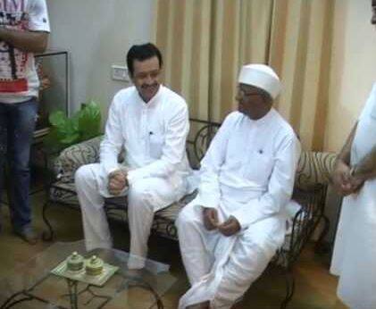 2011માં ભ્રષ્ટાચાર વિરોધી આંદોલન દરમિયાન ભૂખ હડતાળ પર બેઠેલા અન્ના હજારેને મનાવવા માટે UPA સરકારે તેમનો સંપર્ક કર્યો હતો. જે બાદ અન્નાએ જ્યૂસ પી પોતાનું અનશન તોડ્યું હતું.