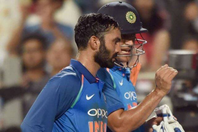  કાર્તિકે કહે છે કે, ‘મેં મારું સ્થાન કોઈ સામાન્ય ક્રિકેટર માટે ગુમાવ્યું નથી. ધોની ખાસ હતા અને હું તેમનું ઘણું સન્માન કરું છું. એ સમયે હું સતત સારું પ્રદર્શન કરી શક્યો નહોતો. હવે મને વધુ એક તક મળી છે અને હું મારી રીતે પૂરેપૂરો પ્રયાસ કરીશ.’