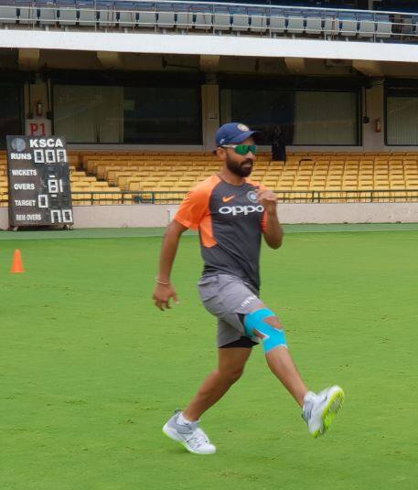 વિરાટ કોહલી ઈજાને કારણે અફઘાનિસ્તાન સામેની ટેસ્ટ મેચ નહીં રમે. તેના બદલે અજિંક્ય રહાણે કેપ્ટનશિપ કરશે. ભારતીય ટીમમાં ટેસ્ટ સ્પેશિયાલિસ્ટ બેટ્સમેન મુરલી વિજય, ચેતેશ્વર પૂજારા તથા બોલરમાં ઈશાંત શર્મા, રવિન્દ્ર જાડેજા, રવિચંદ્રન અશ્વિનનો સમાવેશ કરવામાં આવ્યો છે.