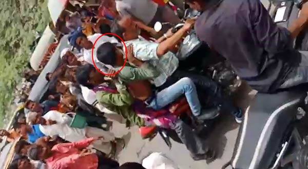 આ અંગેની વિગતો એવી છે કે, સમી તાલુકાના મોટા જોરાપુરા ગામનો વિશાલ ચૌધરી નામનો યુવાન 17 વર્ષીય સગીરાને પરાણે ઝાળીમાં ખેંચી ગયો હતો અને બળાત્કાર ગુજાર્યો હતો. બળાત્કાર પછી ભાનમાં આવેલી સગીરાએ લોકોને જાણ કરતાં યુવકને પકડી પાડ્યો હતો. 