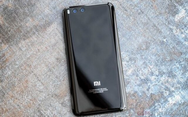 કંપનીએ Redmi 6માં 3GB રેમ/ 32 GB સ્ટોરેજ સાથે તેની કિંમત CNY 799 (અંદાજીત 8,400 રૂપિયા) અને 4GB રેમ/ 64 GB સ્ટોરેજન (અંદાજીત 10,500 રૂપિયા) રાખવામાં આવી છે. ચીનમાં આ સ્માર્ટફોન 15 જૂનથી વેચાણ માટે ઉપલબ્ધ થશે.