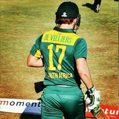 ડિવિલિયર્સે યુવા ખેલાડીઓને ક્રિકેટ શીખવાડતા કહ્યું કે, 