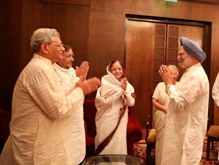  ઇફ્તાર પાર્ટી માટે કૉંગ્રેસે 18 રાજકીય પાર્ટીના નેતાઓને આમંત્રણ આપ્યું હતું. જેમાં માકપાના મહાસચિવ સીતારામ યેચુરી, ગુલામ નબી આઝાદ, કૉંગ્રેસ નેતા અહમદ પટેલ, રાજીવ શુક્લા, શીલા દીક્ષિત પણ સામેલ થયા હતા. કૉંગ્રેસ અધ્યક્ષ બન્યા બાદ રાહુલ ગાંધીની આ પ્રથમ પાર્ટી હતી.