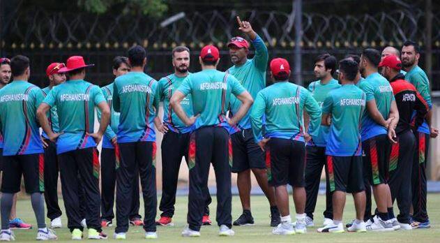 અફઘાનિસ્તાનની ટીમ : સ્ટાનિકઝાઈ (કેપ્ટન), શહઝાદ, અહમદી, રહમત શાહ, મુજીબ, જમાલ, શાહિદી, ઝાઝાઇ, નબી, ઝાહિર ખાન, હમઝા, શિરઝાદ, વફાદાર, રહમાન, રાશીદ ખાન, ઈહ્સાનુલ્લાહ, અહમદઝાઈ