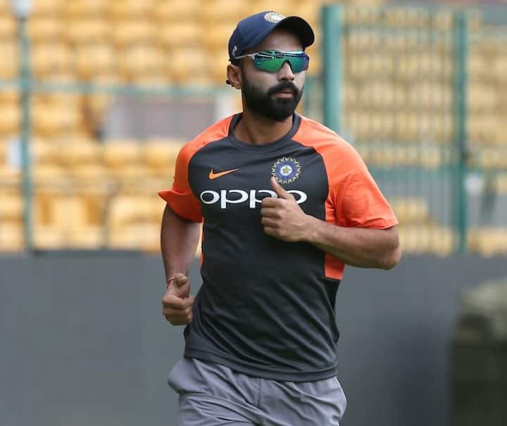 સ્ટાર નેટવર્ક પર આ મેચનું લાઇવ ટેલિકાસ્ટ જોઈ શકાશે. હોટસ્ટાર પર ભારત-અફઘાનિસ્તાન ટેસ્ટ મેચનું લાઇવ સ્ટ્રિમિંગ જાઈ શકાશે. કોહલી ઈજાગ્રસ્ત હોવાના કારણે આ ટેસ્ટમાં નહીં રમે. તેના સ્થાને રહાણે ભારતની ટીમની કેપ્ટન્સી સંભાળશે. ઉપરાંત મીડિયમ પેસર જસપ્રીત બુમરાહ અને ભુવનેશ્વર કુમારને આગામી ઇંગ્લેન્ડના પ્રવાસને નજરમાં રાખીને ટીમમાં નથી સમાવાયા.