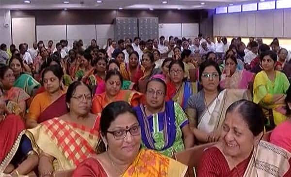 ભાજપે અમદાવાદ મહાનગરપાલિકાના દંડક તરીકે રાજુભાઈ ઠાકોરની વરણી કરી છે. આમ ભાજપે પાંચ મહત્વના હોદ્દા પર જ્ઞાતિવાદી સમીકરણોને ધ્યાનમાં રાખીને ત્રણ સવર્ણ, એક દલિત અને એક અન્ય પછાત વર્ગ (ઓબીસી) નેતાની વરણી કરી છે. ભાજપના ઉપપ્રમુખ આઈ.કે. જાડેજાઓ આ જાહેરાત કરી હતી.
