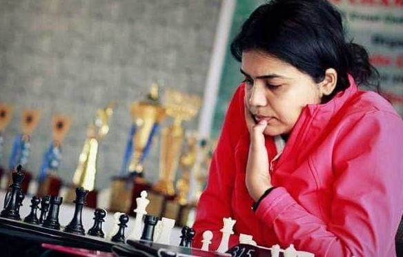 આ દરમિયાન ઓલ ઈન્ડિયા ચેસ ફેડરેશને કહ્યું કે, તેઓ બુરખો પહેવાની અનિવાર્યતાને લઈ ઈરાનમાં યોજાનારી એશિયન નેશન્સ કપ શતરંજ ચેમ્પિયનશિપમાં હિસ્સો ન લેનારી મહિલા ગ્રાન્ડમાસ્ટર સ્વામીનાથનનું સન્માન કરે છે. આ તેનો અંગત ફેંસલો છે. અમે તેના ફેંસલાનો વિરોધ નથી કરતાં. અમે તેના સ્થાને અન્ય ખેલાડીનું નામ જાહેર કરીશું.