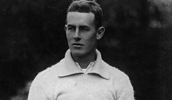 ટેસ્ટ ક્રિકેટમાં પ્રથમ દિવસે પ્રથમ સેશનમાં સદી ફટકારવાની સૌથી પહેલી ઘટના 1902માં બની હતી. ઓસ્ટ્રેલિયાના વિક્ટર ટ્રમ્પરે ઈંગ્લેન્ડ સામે માન્ચેસ્ટરમાં 103 રન બનાવ્યા હતા.