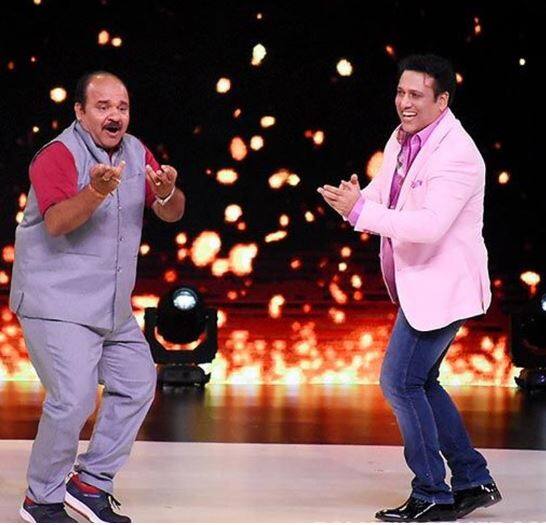 મુંબઈ: ગોવિંદાના ગીત પર ડાંસ કરી રાતોરાત સ્ટાર બનેલા ડબ્બૂ અંકલ એટલે કે પ્રોફેસર સંજીવ શ્રીવાસ્તવનું સપનું આખરે પૂર્ણ થયું છે. ડબ્બૂ અંકલને ગોવિંદા સાથે ડાન્સ કરવાની તક મળી. સોશિયલ મીડિયા પર પોતાના ડાન્સથી લોકોને દિવાના બનાવનારા ડબ્બૂ અંકલ ગોવિંદાના બહુ મોટા ફેન છે. વીડિયો વાયરલ થયા બાદ તેમના ડાન્સની તુલના ગોવિંદા સાથે કરવામાં આવે છે.