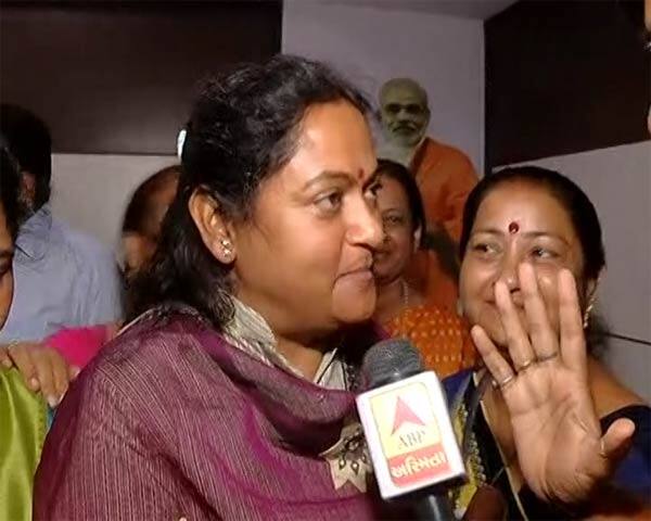  મેયર બન્યા બાદ તેમની પ્રાથમિકતા મુદ્દે તેમણે કહ્યું કે, પ્રથમ પ્રાથમિકતા પાયાગત સુવિધા રોડ, પાણી, ગટર હશે. અને પછી પ્રોજેકટસ પર ધ્યાન આપીશ જેમાં ખાસ કરીને સ્વચ્છતા, ગ્રીન એન્વાયર્મેન્ટ, પ્લાસ્ટિક ફ્રી-ડસ્ટ ફ્રી શહેર જેવા મુદ્દા રહેશે.