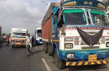 અમદાવાદઃ CTM હાઈવે પર ટ્રિપલ અકસ્માત, રસ્તો ઓળંગી રહેલું દંપતી ચડ્યું અડફેટે, એકનું મોત