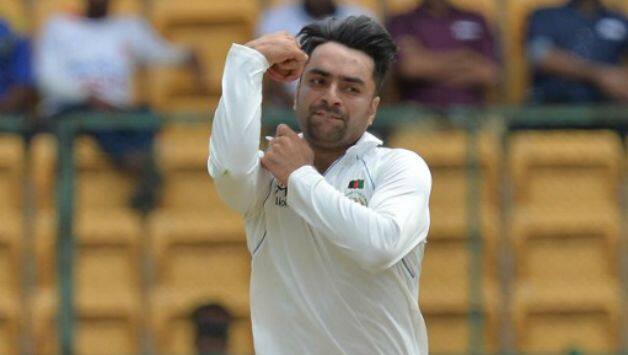 નવી દિલ્હી: આઈપીએલમાં પોતાની બોલિંગથી દબદબો કાયમ કરનાર અફઘાનિસ્તાનના બોલર રાશિદ ખાને ભારત વિરુદ્ધ ટેસ્ટ મેચમાં કઈ ખાસ પ્રદર્શન કર્યું નથી. આ મેચ પહેલા અફઘાનિસ્તાને આશા હતી કે આઈપીએલની જેમ રાશિદ ખાન ટેસ્ટ ક્રિકેટમાં સારું પ્રદર્શન કરશે. પરંતુ તેવું બન્યું નથી અને ભારત વિરુદ્ધ ટેસ્ટ મેચમાં સૌથી વધુ રન આપનાર બોલર બની ગયો.