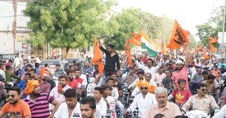  બીજી બાજુ તોફાન ઉગ્ર સ્વરૂપ ધારણ કરે અન્ય વિસ્તારોમાં તોફાનો પ્રશરે તે પહેલાં શહેર પોલીસ તંત્રના ઉચ્ચ અધિકારીઓ સહિત પોલીસ કાફલો ન્યાય મંદિર ખાતે આવી પહોંચ્યો હતો. અને બેકાબુ બનેલા ટોળાને વિખેરવા માટે પોલીસે દૂધવાળા મહોલ્લા અને લહેરીપુરા દરવાજા-એમજી રોડ પર 10 જેટલા ટિયરગેસના સેલ છોડવાની ફરજ પડી હતી. દૂધવાળા મહોલ્લા પાસે બનેલી ઘટનાના પડઘા અન્ય લઘુમતી વિસ્તારોમાં પડે તે પૂર્વે શહેર પોલીસ તંત્ર દ્વારા તમામ સંવેદનશિલ વિસ્તારોમાં પેટ્રોલિંગ ઘનિષ્ઠ બનાવી દેવામાં આવ્યું હતું. અને ચુસ્ત પોલીસ બંદોબસ્ત ગોઠવી દેવામાં આવ્યો છે.