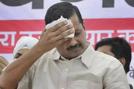 નવી દિલ્હીઃ બિનભાજપીય શાસિત ચાર રાજ્યોના મુખ્યમંત્રીઓએ શનિવારે દિલ્હીમાં કેજરીવાલના ઘરે જઇને તેમના સમર્થનમાં અવાજ ઉઠાવ્યો છે. આ ચારેજ મુખ્યમંત્રીઓએ પોતાની સમકક્ષ કેજરીવાલના ઘરે જઇને તેમના પરિવારના સભ્યો સાથે મુલાકાત કરી હતી.