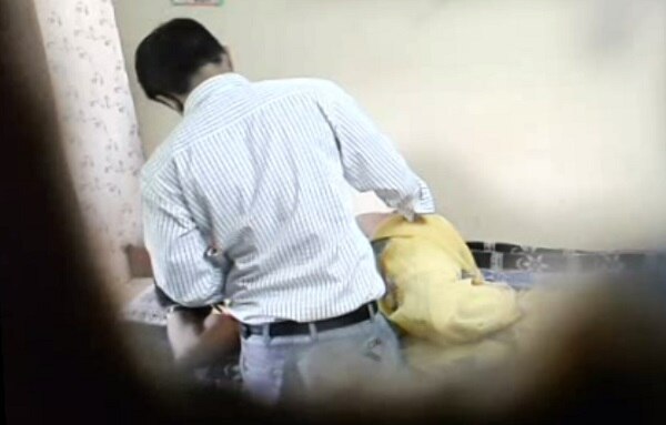 ઉલ્લેખનીય છે કે, વડોદરાના ગોત્રી રોડના રહેવાસી અને અનગઢ ગામમાં પ્રેક્ટીસ કરનાર બી.એચ.એમ.એસ. ડો. પ્રતિક જોષીની મહિલા દર્દીઓ સાથેની શારીરિક સંબંધ બાધ્યાનો વીડિયો વાયરલ થતાં ડોક્ટર ભૂગર્ભમાં ઉતરી ગયો હતો. જે ડોક્ટરને નંદેસરી પોલીસ સ્ટેશનના પી.આઇ. જે.એસ.પટેલે તેના વતનમાંથી ધરપકડ કરી વડોદરા લઈ આવ્યા હતા.