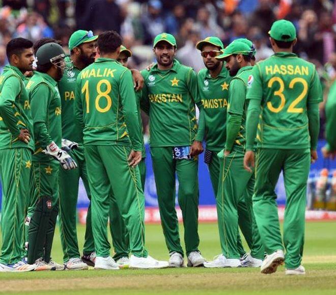 ઓસ્ટ્રેલિયાનું રેંકિંગ ઘટવાથી પાકિસ્તાનને વધારે ફાયદો થયો છે. 32 મેચમાં પાકિસ્તાનના 102 પોઇન્ટ છે, જ્યારે ઓસ્ટ્રેલિયાના પણ 34 મેચમાં 102 પોઇન્ટ છે. પરંતુ ઓસ્ટ્રેલિયાની તુલનામાં પાકિસ્તાને ઓછી મેચ રમી હોવાથી તે પાંચમાં નંબર પર છે.