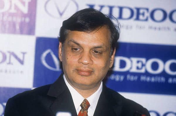 વીડિયોકોન ગ્રુપને 3250 કરોડ રૂપિયાની લોન આપવાના મામલે આરોપ લાગ્યા ત્યારે પહેલા આઈસીઆઈસીઆઈ બેંકે મેનેજમેન્ટે બેંકના એમડી અને સીઈઓ ચંદા કોચરનો બચાવ કર્યો હતો. બેંકે કહ્યું હતું કે વીડિયોકોન ગ્રુપને લોન આપવાનો ફેંસલો ક્રેડિટ પેનલે લીધો હતો. ચંદા કોચર આ પેનલનો હિસ્સો હતી નહીં કે હેડ. બેંકે એમ પણ કહ્યું હતું કે ચંદા કોચરે જે કંઈ કર્યું તે નિયમોને આધીન રહીને જ કર્યું છે. 