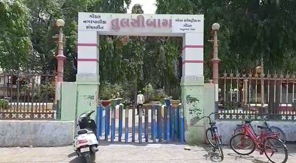આ સુસાઇડ નોટના આધારે સગીરાના પિતાએ ગોંડલ સિટી પોલીસમાં ફરિયાદ નોંધાવી છે. ગોંડલ સિટી પોલીસે સગીરાના પિતાની ફરિયાદને આધારે આરોપીઓ વિરુદ્ધ 306, 376, 323, 526 પ્રોક્સો સહિત ગુનો નોંધી વધુ કાર્યવાહી હાથ ધરી છે.