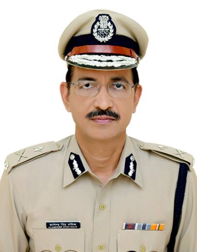 1993 બેચ ના 4 આઇપીએસ અધિકારીઓને આઈજીમાંથી એડિજીપીમાં પ્રમોશન અપાયું છે, જેમાં જી. એસ. મલિક, હસમુખ પટેલ, ડો. નીરજા ગોટરૂ રાવ અને જે. કે. ભટ્ટનો સમાવેશ થાય છે.