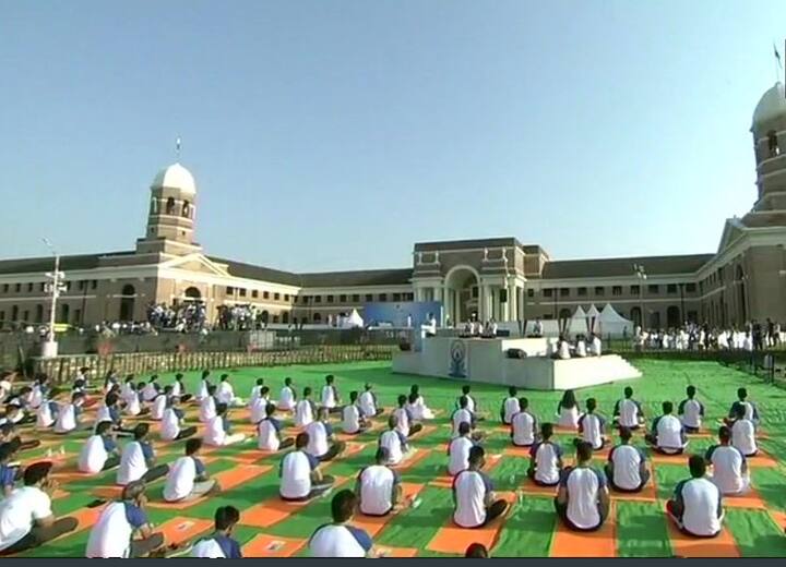 રાજ્યમાં બીજેપીના અધ્યક્ષ જેવી હલુનાએ કહ્યું કે, મુખ્યમંત્રીને લાગે છે કે કેન્દ્ર જે કરે, તેનાથી ઉલટું કરવું જોઇએ, આ દુઃખદ છે. મિઝોરમમાં આસામ રાઇફલ્સના જવાનો મોટી સંખ્યમાં તૈનાત છે. તેઓ આ વર્ષે પણ યોગ દિવસ મનાવી રહ્યાં છે. 