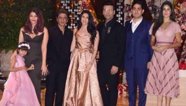 આમાં પણ શાહરુખ ઉપરાંત બોલિવૂડની ઘણી ફિલ્મી હસ્તીઓ હાજર રહી હતી. હવે બધાને આકાશની સગાઈમાં શાહરુખના પરફોર્મન્સની આતુરતા રહેશે.