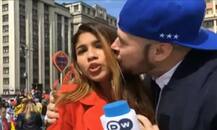 લાઈવ રિપોર્ટિંગ દરમિયાન મહિલા રિપોર્ટરને એક યુવકે કરી Kiss પછી શું થયું, જાણો વિગત